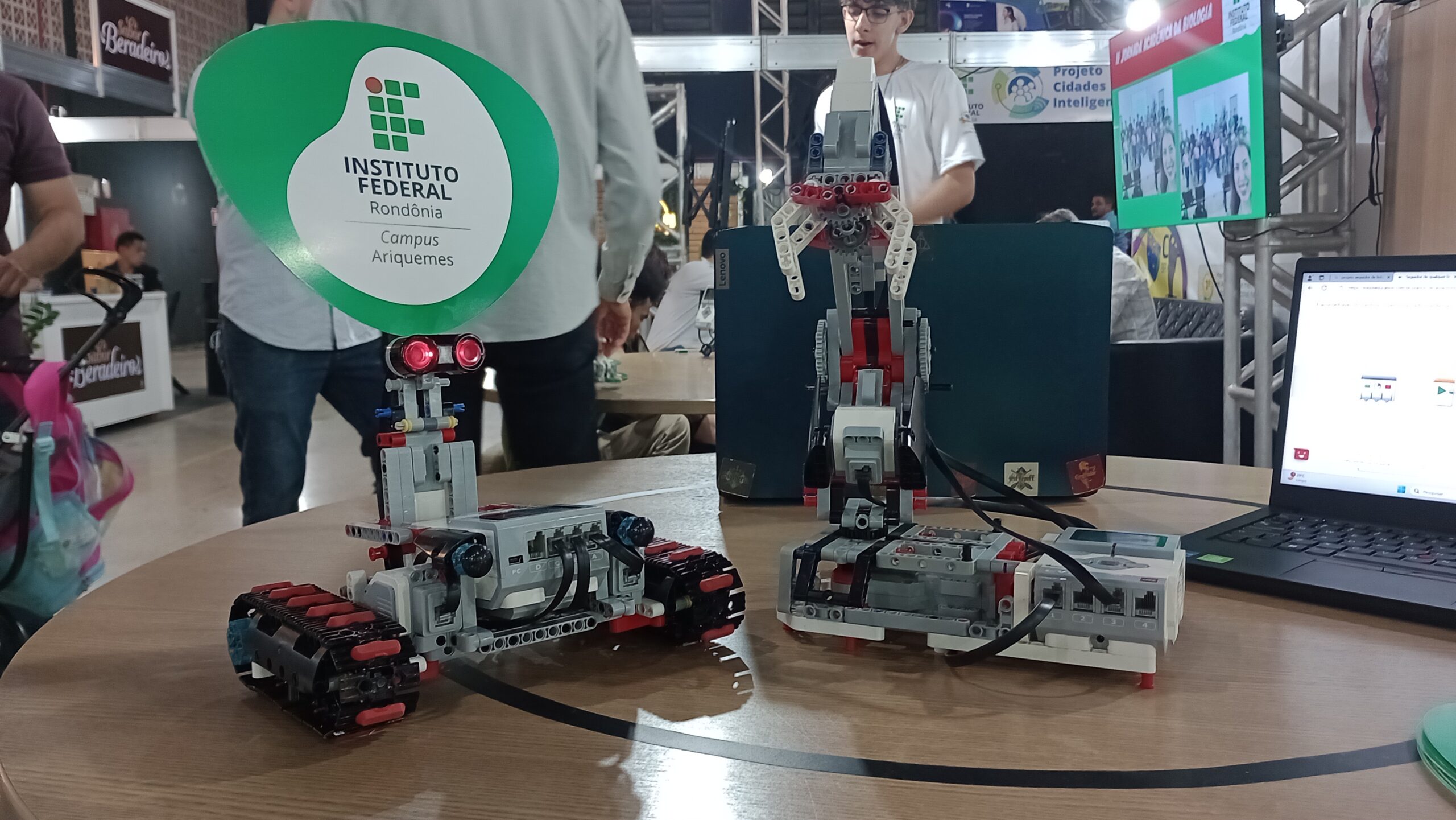 Montagem, programação e adaptação no processo de construção do Robô Tanque Bobbie 
